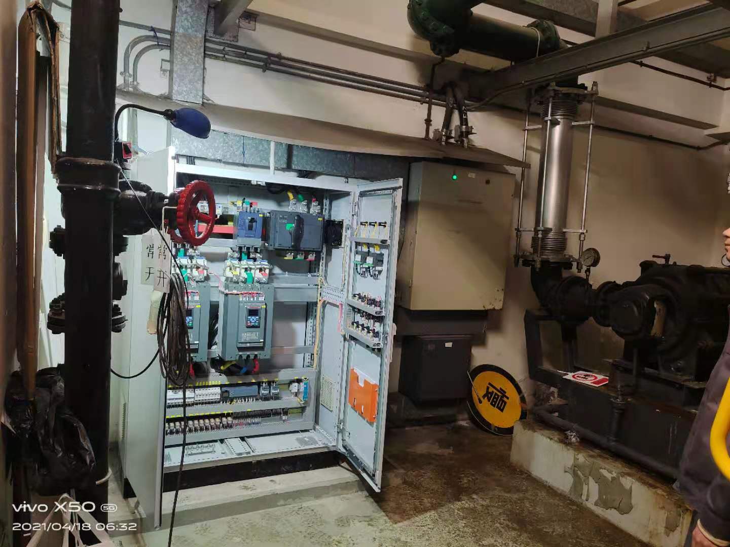 上海某商廈供水系統(tǒng)改造160KWABB軟起動(dòng)柜